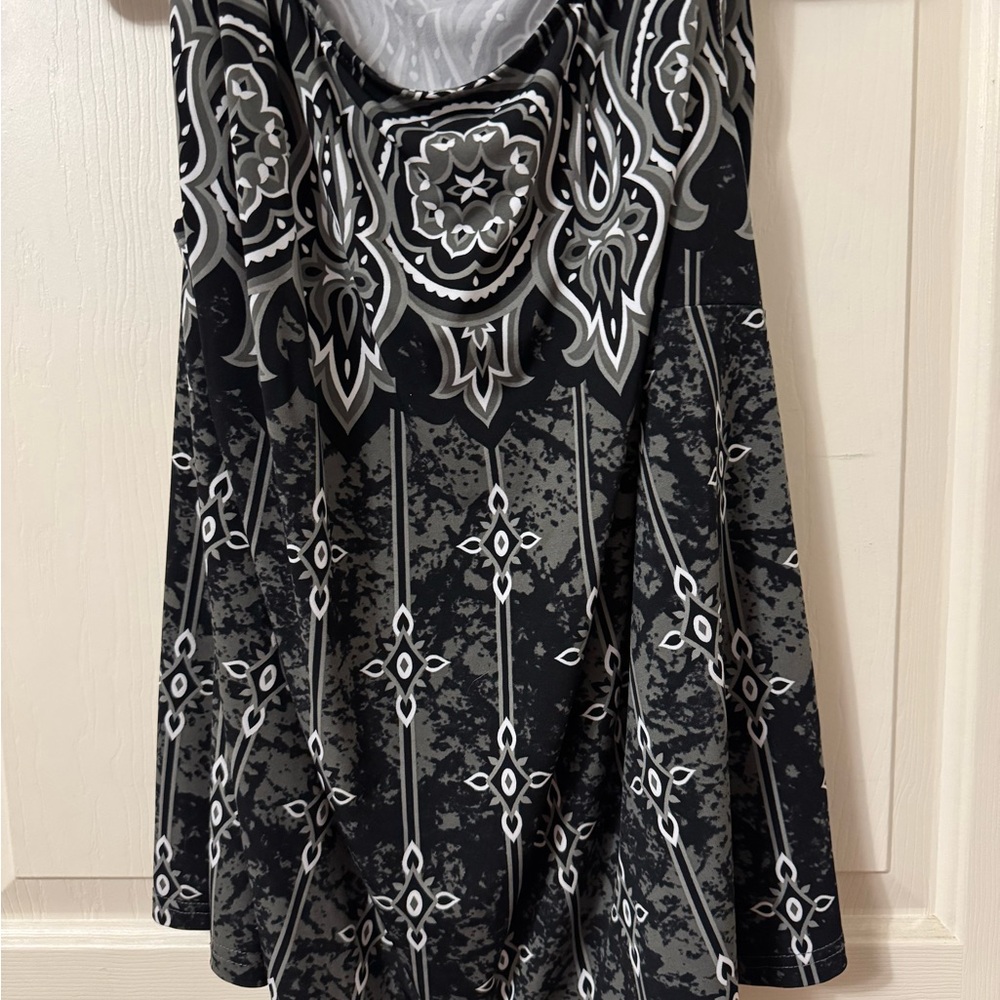 Bob Mackie Black and Gray Patterned Tank Top